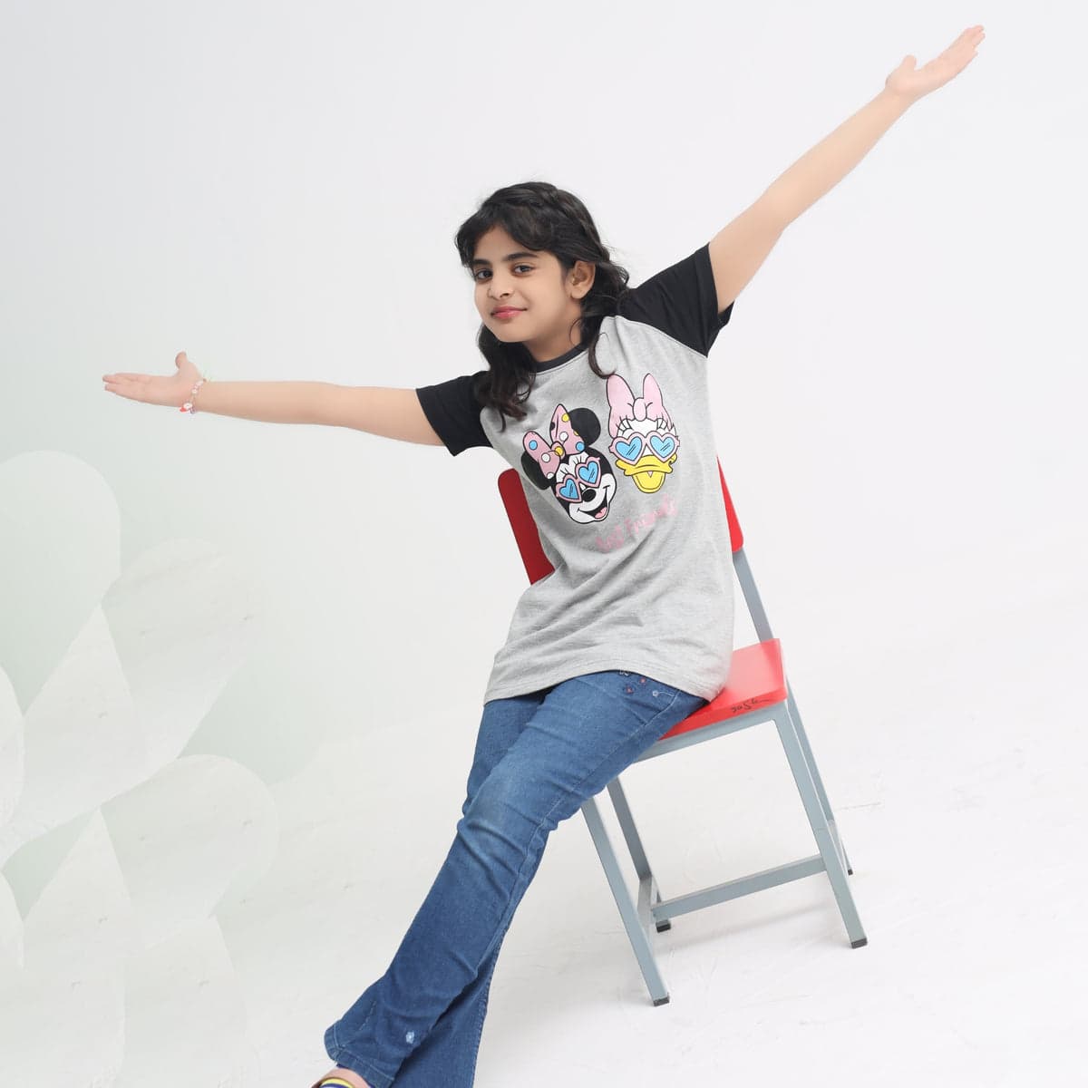 Best Friends Minnie & Daisy Graphic Tee – thumbnail 2